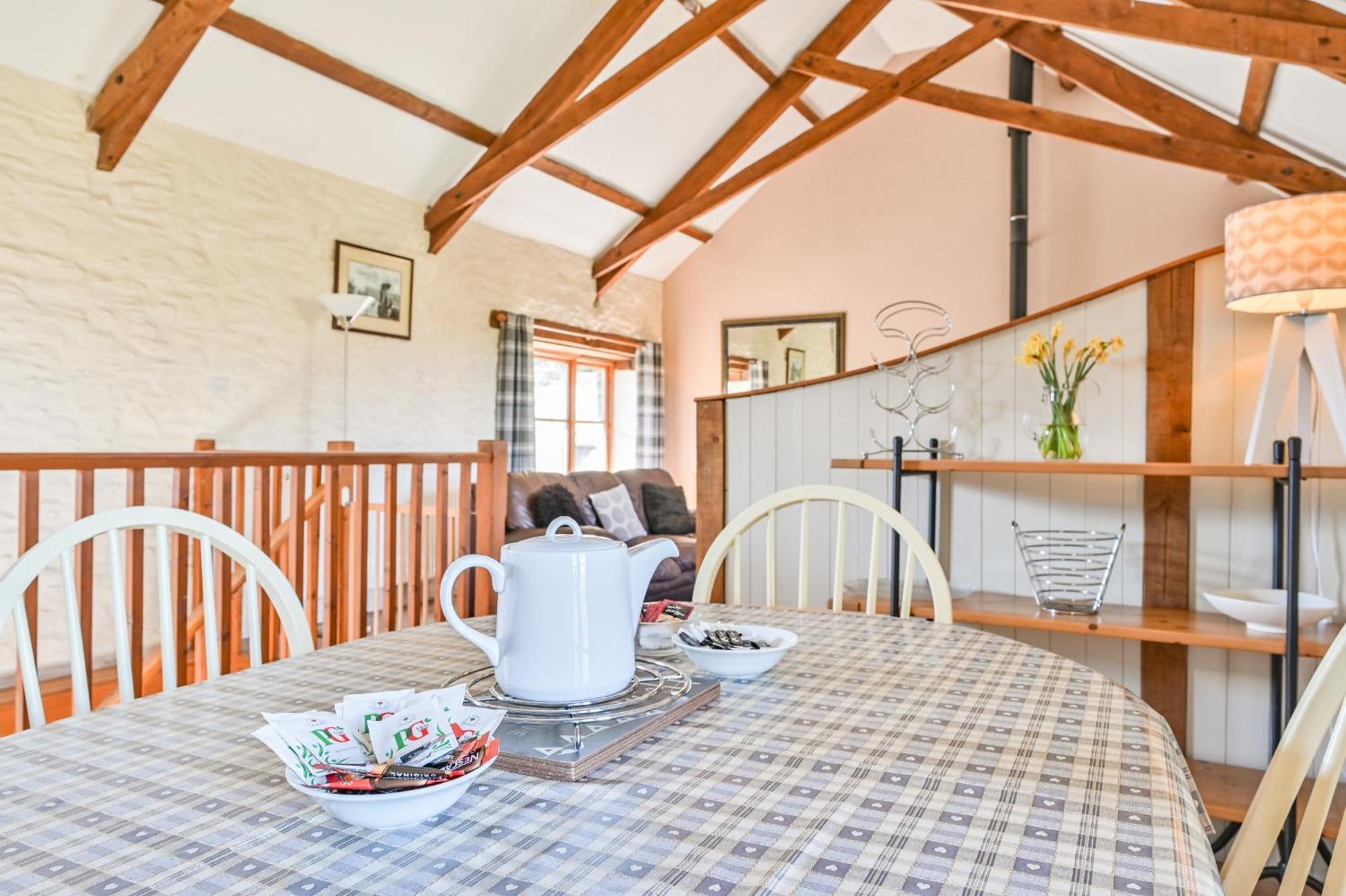 Polean Farm Cottages - With Free Animal Feeding And Pony Rides And Free Access To A Nearby Pool ルー 部屋 写真