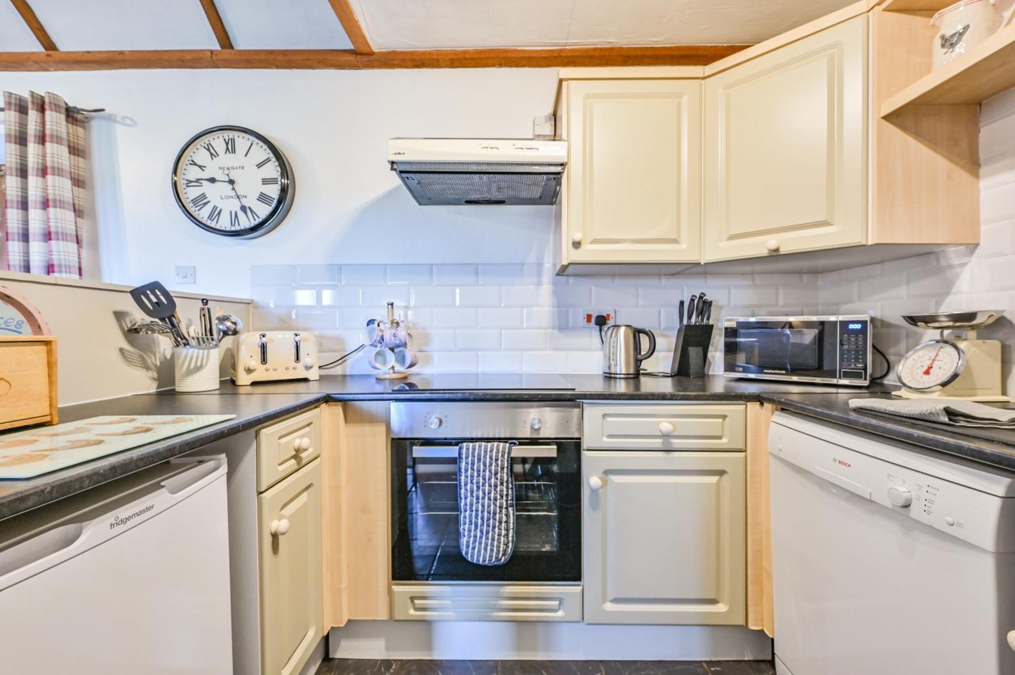 Polean Farm Cottages - With Free Animal Feeding And Pony Rides And Free Access To A Nearby Pool ルー 部屋 写真